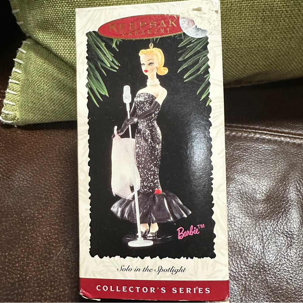 HALLMARK KEEPSAKE BARBIE‎ DEBUT 1959 CHRISTMAS ORNAMENT 1994